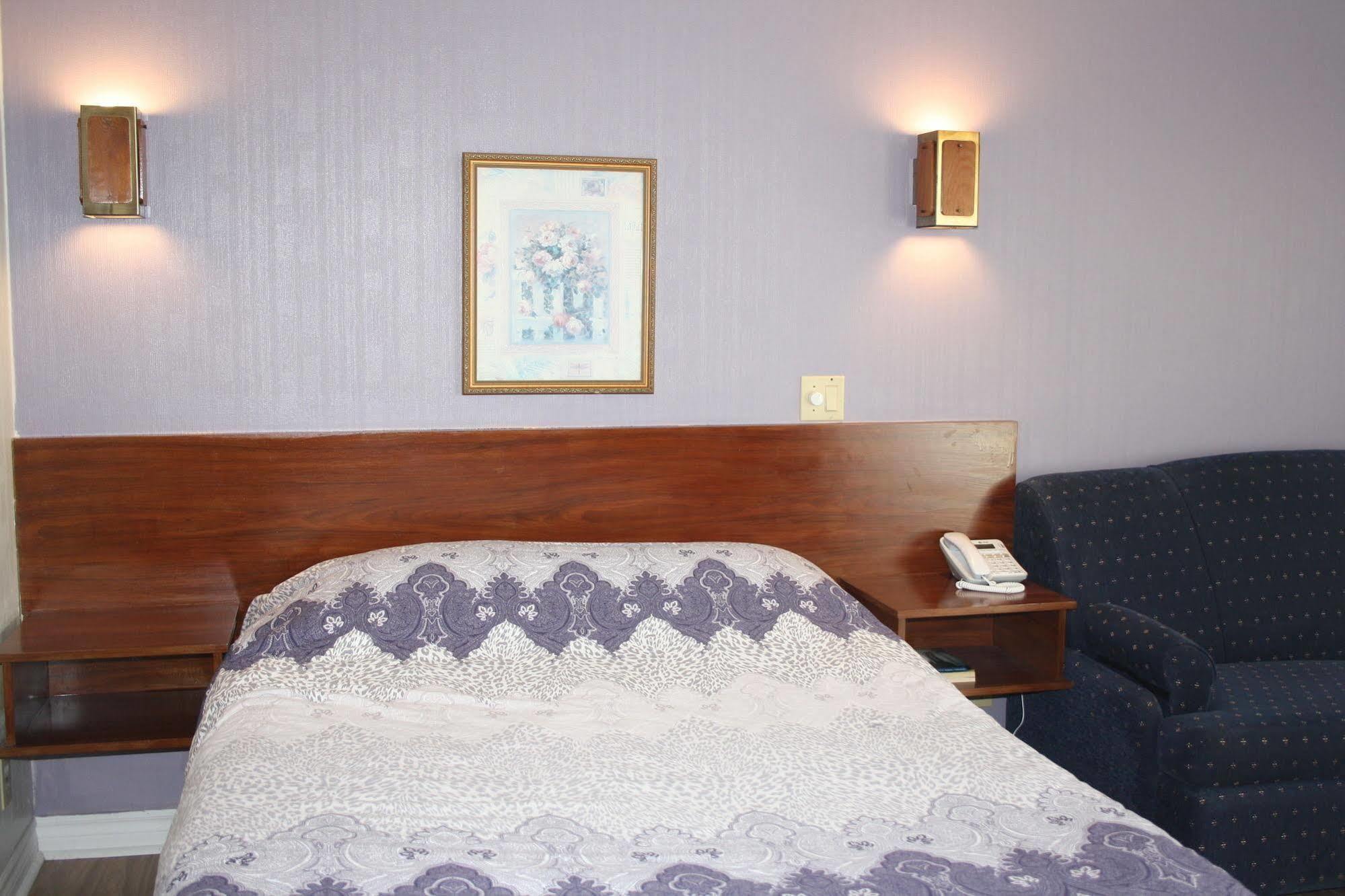 Au Doc Motel Репантіньї Екстер'єр фото
