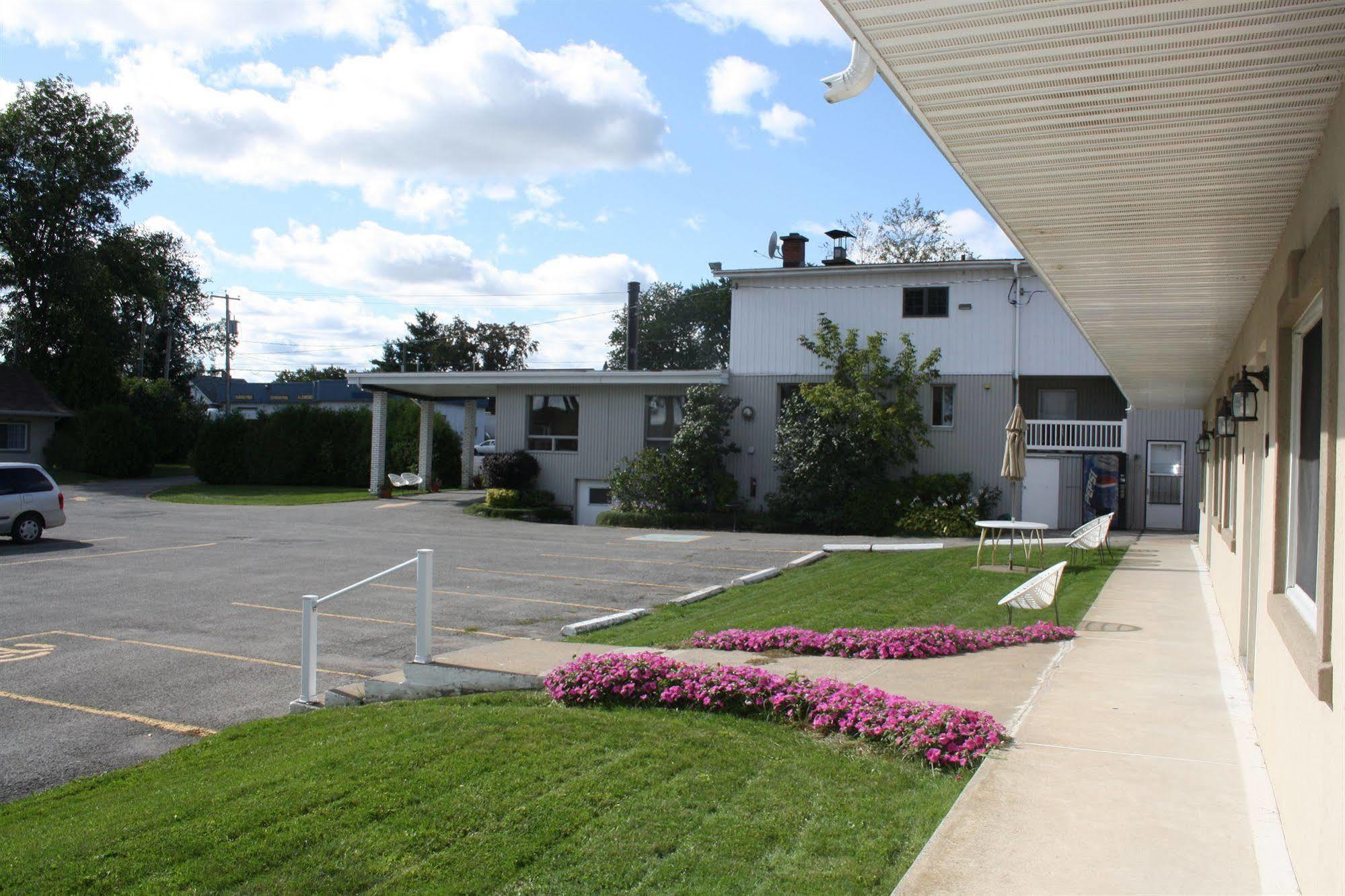 Au Doc Motel Репантіньї Екстер'єр фото
