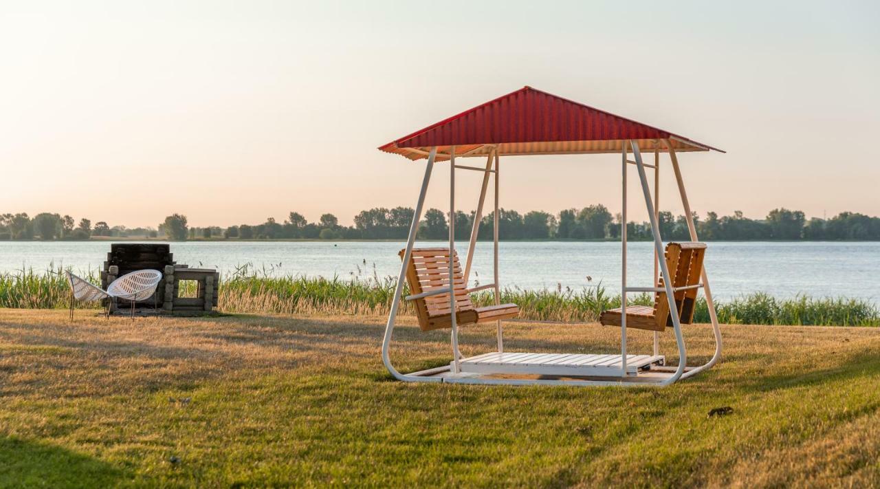 Au Doc Motel Репантіньї Екстер'єр фото