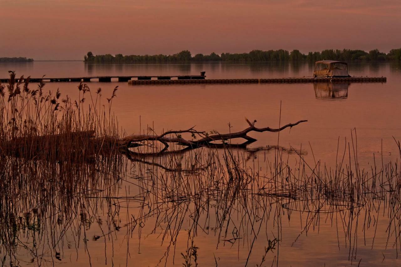 Au Doc Motel Репантіньї Екстер'єр фото